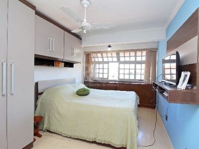 Casa à venda com 140m², 3 quartos, 1 suíte, 3 vagas no bairro Ipanema em Porto Alegre - Foto 20