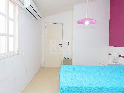 Casa à venda com 140m², 3 quartos, 1 suíte, 3 vagas no bairro Ipanema em Porto Alegre - Foto 26