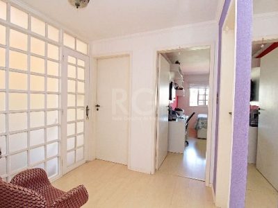 Casa à venda com 140m², 3 quartos, 1 suíte, 3 vagas no bairro Ipanema em Porto Alegre - Foto 27