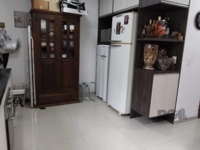 Casa à venda com 215m², 3 quartos, 3 suítes, 3 vagas no bairro Tristeza em Porto Alegre - Foto 9