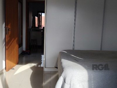 Casa à venda com 215m², 3 quartos, 3 suítes, 3 vagas no bairro Tristeza em Porto Alegre - Foto 18