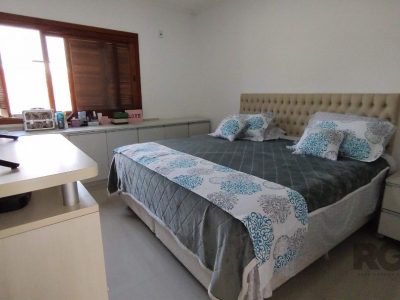 Casa à venda com 215m², 3 quartos, 3 suítes, 3 vagas no bairro Tristeza em Porto Alegre - Foto 19