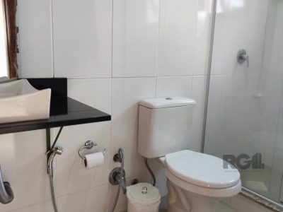 Casa à venda com 215m², 3 quartos, 3 suítes, 3 vagas no bairro Tristeza em Porto Alegre - Foto 27