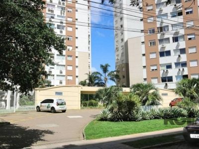 Apartamento à venda com 67m², 3 quartos, 1 suíte, 1 vaga no bairro Vila Ipiranga em Porto Alegre - Foto 2