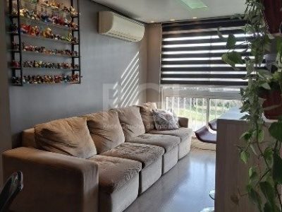 Apartamento à venda com 50m², 2 quartos, 1 suíte, 1 vaga no bairro Jardim Itu em Porto Alegre - Foto 2