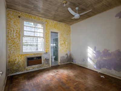 Casa à venda com 172m², 2 quartos, 1 suíte, 4 vagas no bairro Ipanema em Porto Alegre - Foto 16