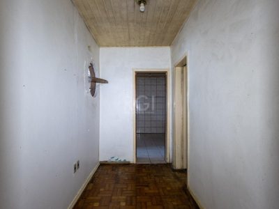 Casa à venda com 172m², 2 quartos, 1 suíte, 4 vagas no bairro Ipanema em Porto Alegre - Foto 20