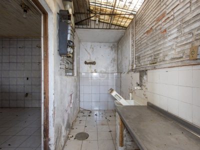 Casa à venda com 172m², 2 quartos, 1 suíte, 4 vagas no bairro Ipanema em Porto Alegre - Foto 29