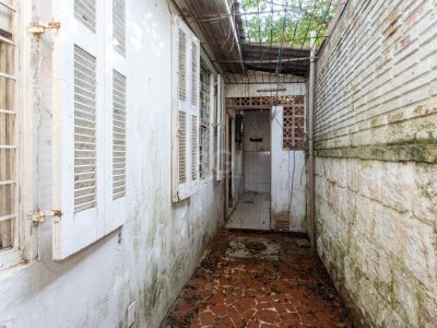 Casa à venda com 172m², 2 quartos, 1 suíte, 4 vagas no bairro Ipanema em Porto Alegre - Foto 32