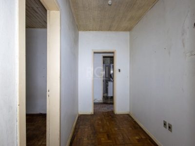 Casa à venda com 172m², 2 quartos, 1 suíte, 4 vagas no bairro Ipanema em Porto Alegre - Foto 34