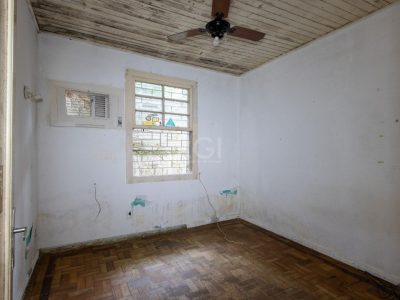 Casa à venda com 172m², 2 quartos, 1 suíte, 4 vagas no bairro Ipanema em Porto Alegre - Foto 35