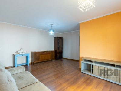 Apartamento à venda com 118m², 3 quartos, 1 suíte, 2 vagas no bairro Menino Deus em Porto Alegre - Foto 2