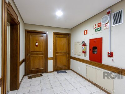 Apartamento à venda com 118m², 3 quartos, 1 suíte, 2 vagas no bairro Menino Deus em Porto Alegre - Foto 13