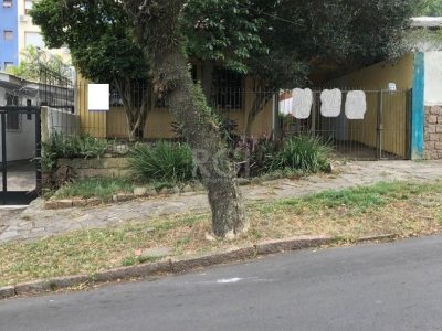 Casa à venda com 246m², 4 quartos, 2 vagas no bairro Tristeza em Porto Alegre - Foto 2