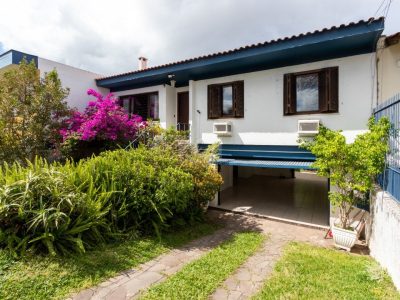 Casa à venda com 202m², 3 quartos, 1 suíte, 2 vagas no bairro Cristal em Porto Alegre - Foto 2