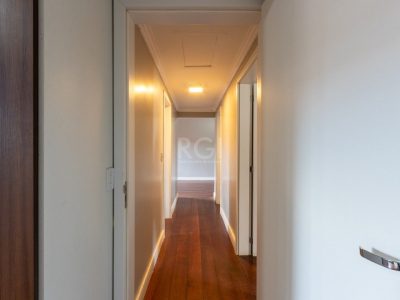 Casa à venda com 202m², 3 quartos, 1 suíte, 2 vagas no bairro Cristal em Porto Alegre - Foto 29