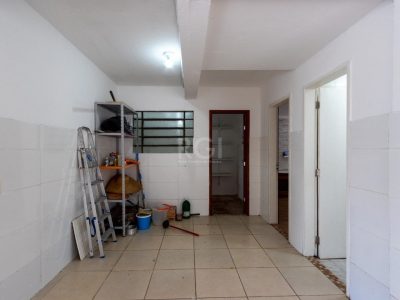 Casa à venda com 202m², 3 quartos, 1 suíte, 2 vagas no bairro Cristal em Porto Alegre - Foto 37