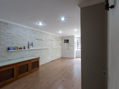 Casa à venda com 202m², 3 quartos, 1 suíte, 2 vagas no bairro Cristal em Porto Alegre - Foto 40