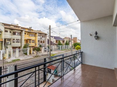 Casa à venda com 241m², 3 quartos, 1 suíte, 3 vagas no bairro Jardim Planalto em Porto Alegre - Foto 3