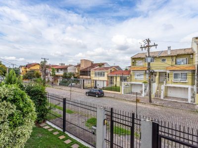 Casa à venda com 241m², 3 quartos, 1 suíte, 3 vagas no bairro Jardim Planalto em Porto Alegre - Foto 8