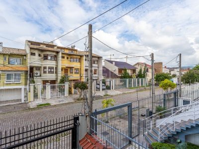 Casa à venda com 241m², 3 quartos, 1 suíte, 3 vagas no bairro Jardim Planalto em Porto Alegre - Foto 9