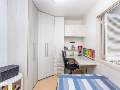 Casa à venda com 241m², 3 quartos, 1 suíte, 3 vagas no bairro Jardim Planalto em Porto Alegre - Foto 11