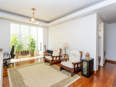 Casa à venda com 241m², 3 quartos, 1 suíte, 3 vagas no bairro Jardim Planalto em Porto Alegre - Foto 32