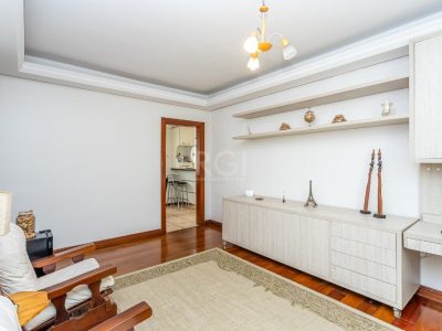 Casa à venda com 241m², 3 quartos, 1 suíte, 3 vagas no bairro Jardim Planalto em Porto Alegre - Foto 33