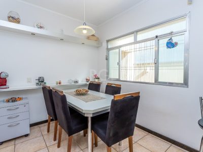 Casa à venda com 241m², 3 quartos, 1 suíte, 3 vagas no bairro Jardim Planalto em Porto Alegre - Foto 35