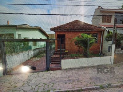 Casa à venda com 65m², 3 quartos, 1 suíte, 5 vagas no bairro Glória em Porto Alegre - Foto 2