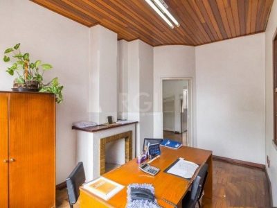 Casa à venda com 120m², 3 quartos, 1 suíte, 3 vagas no bairro Partenon em Porto Alegre - Foto 4