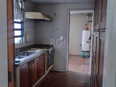 Casa à venda com 250m², 3 quartos, 1 suíte, 4 vagas no bairro Jardim do Salso em Porto Alegre - Foto 3