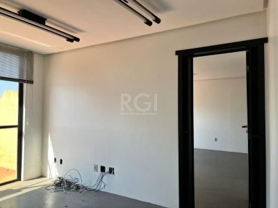 Conjunto/Sala à venda com 98m² no bairro Floresta em Porto Alegre - Foto 11