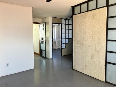 Conjunto/Sala à venda com 98m² no bairro Floresta em Porto Alegre - Foto 2