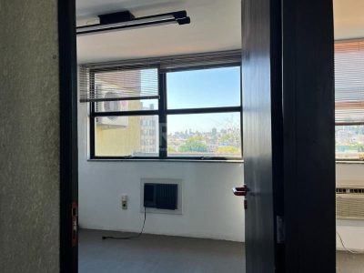 Conjunto/Sala à venda com 98m² no bairro Floresta em Porto Alegre - Foto 14