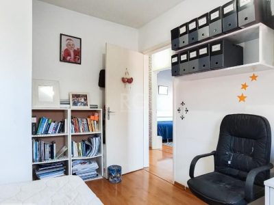 Apartamento à venda com 79m², 3 quartos, 1 vaga no bairro Medianeira em Porto Alegre - Foto 8