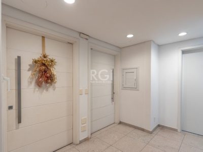 Apartamento à venda com 274m², 3 quartos, 3 suítes, 3 vagas no bairro Cristal em Porto Alegre - Foto 2