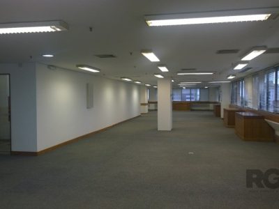 Conjunto/Sala à venda com 380m², 7 vagas no bairro Boa Vista em Porto Alegre - Foto 4