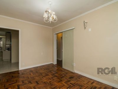 Casa à venda com 389m², 8 quartos, 2 suítes, 3 vagas no bairro Jardim do Salso em Porto Alegre - Foto 4