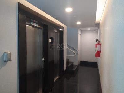 Apartamento à venda com 119m², 3 quartos, 1 suíte, 2 vagas no bairro Petrópolis em Porto Alegre - Foto 2