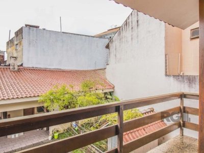 Casa à venda com 329m², 4 quartos, 1 suíte, 6 vagas no bairro Vila Ipiranga em Porto Alegre - Foto 12