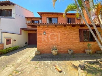 Casa à venda com 186m², 3 quartos, 1 suíte, 4 vagas no bairro Ipanema em Porto Alegre - Foto 4