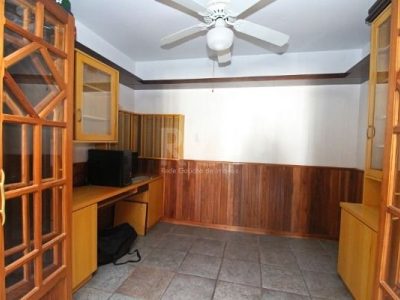 Casa à venda com 186m², 3 quartos, 1 suíte, 4 vagas no bairro Ipanema em Porto Alegre - Foto 11