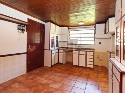 Casa à venda com 186m², 3 quartos, 1 suíte, 4 vagas no bairro Ipanema em Porto Alegre - Foto 16