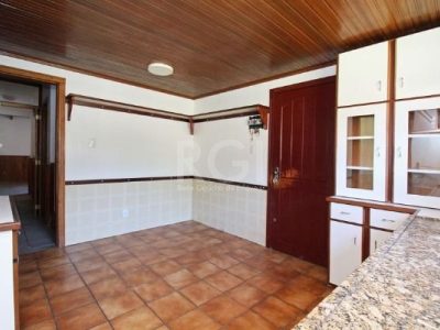 Casa à venda com 186m², 3 quartos, 1 suíte, 4 vagas no bairro Ipanema em Porto Alegre - Foto 17