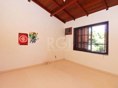 Casa à venda com 186m², 3 quartos, 1 suíte, 4 vagas no bairro Ipanema em Porto Alegre - Foto 19