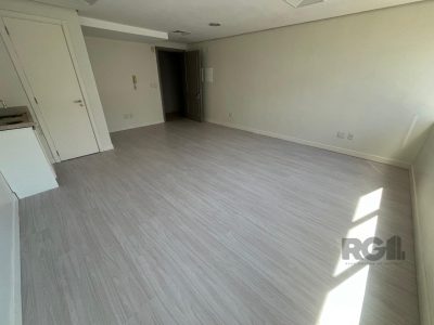 Conjunto/Sala à venda com 30m², 1 vaga no bairro Centro em Porto Alegre - Foto 2