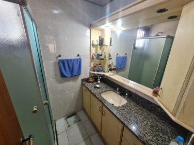 Apartamento à venda com 98m², 3 quartos, 1 suíte, 1 vaga no bairro Menino Deus em Porto Alegre - Foto 17