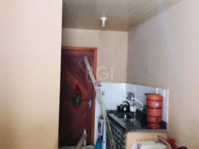 Casa à venda com 45m², 3 quartos no bairro Cristal em Porto Alegre - Foto 2