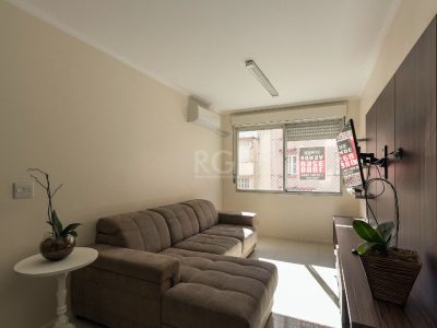 Apartamento à venda com 74m², 2 quartos, 1 suíte no bairro Centro Histórico em Porto Alegre - Foto 8